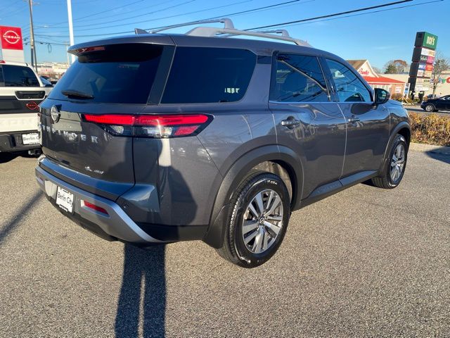 2024 Nissan Pathfinder SL photo 3