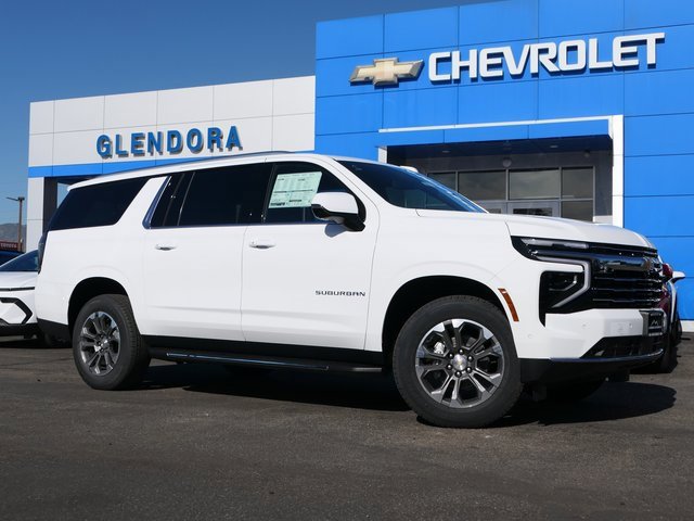 2026 Chevrolet Suburban LT's photo