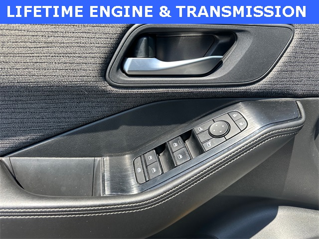 2023 Nissan Rogue SV photo 19