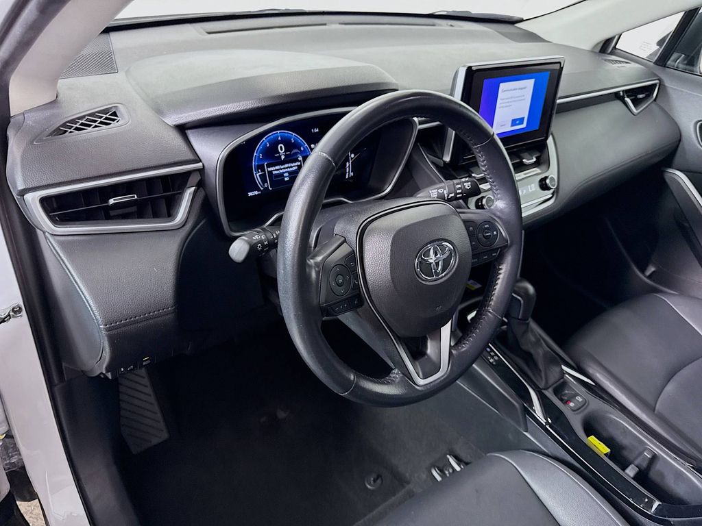 2023 Toyota Corolla Cross XLE photo 8