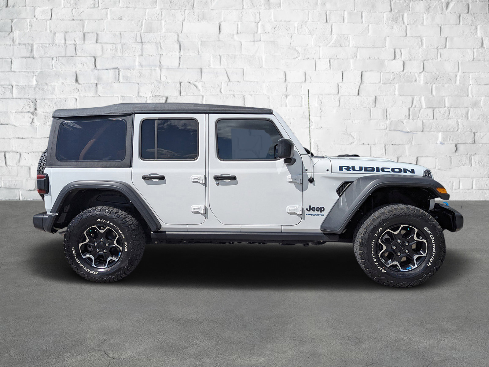 2022 Jeep Wrangler 4xe Unlimited Rubicon photo 3