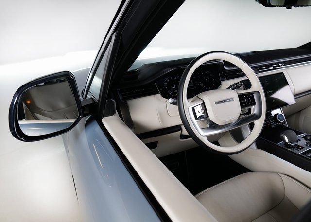 2023 Land Rover Range Rover SE photo 21