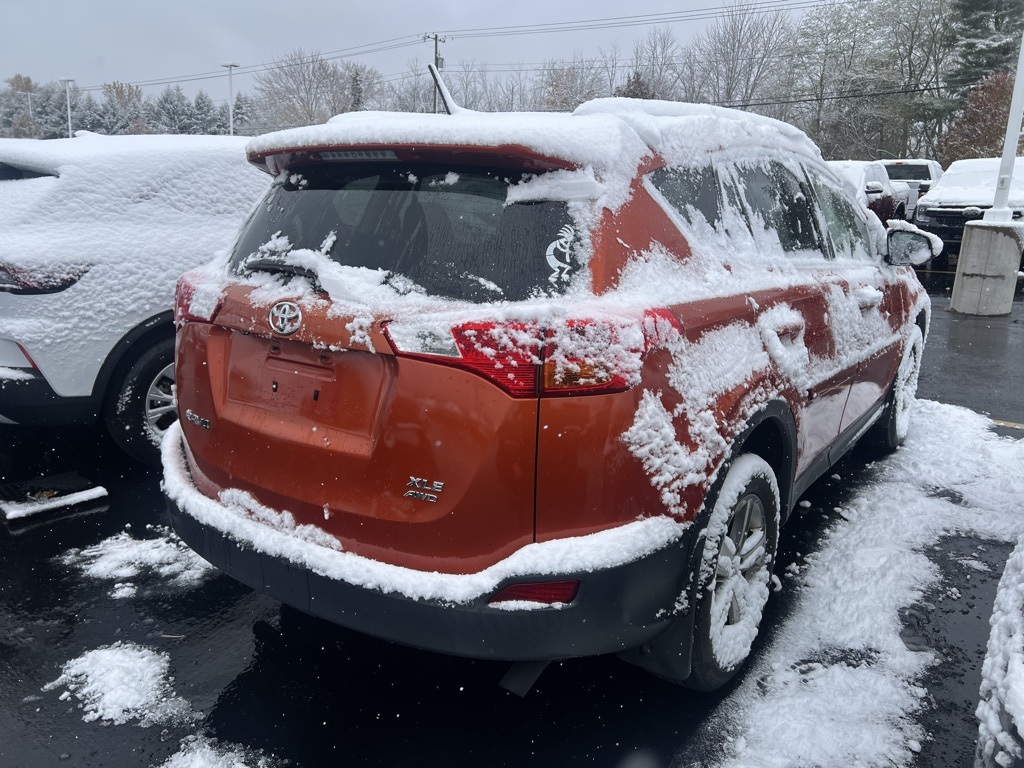 2015 Toyota RAV4 XLE photo 2