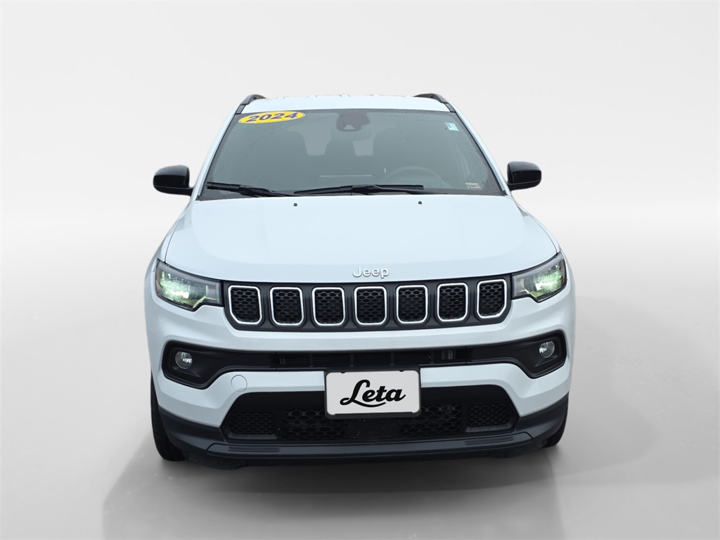 2024 Jeep Compass Latitude photo 3