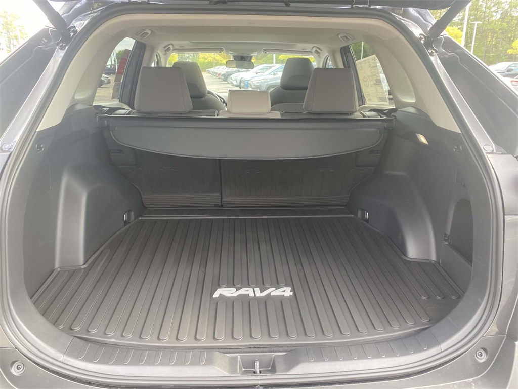 2025 Toyota RAV4 Hybrid XLE photo 4