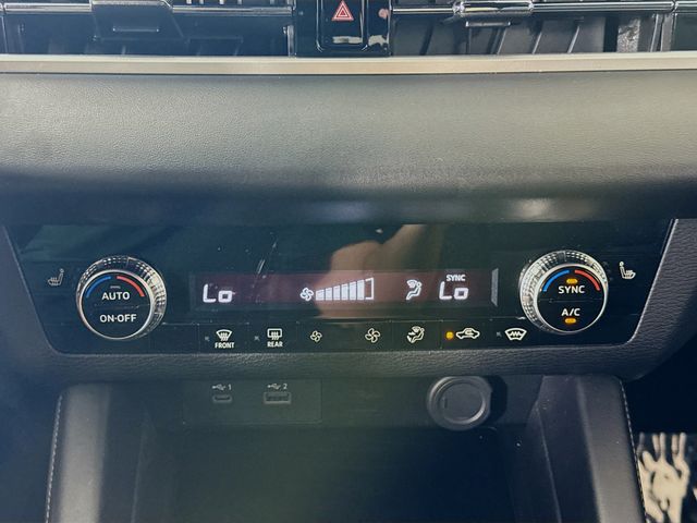 2023 Mitsubishi Outlander Black Edition photo 14