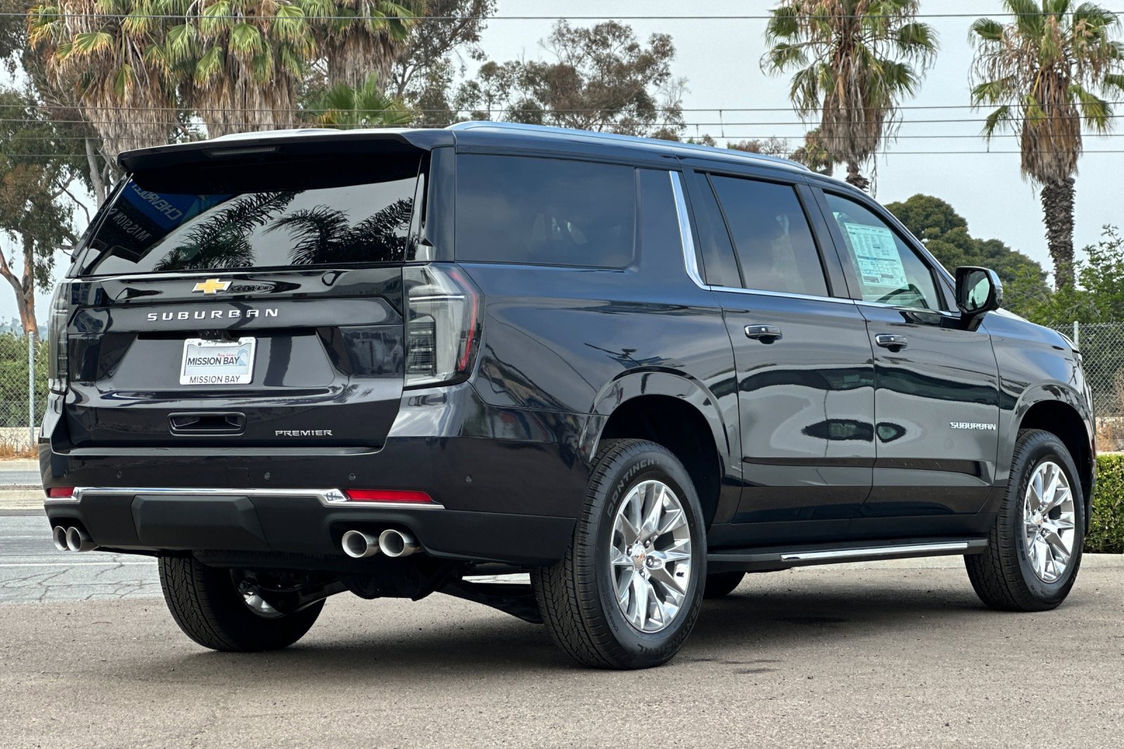 2025 Chevrolet Suburban Premier photo 4