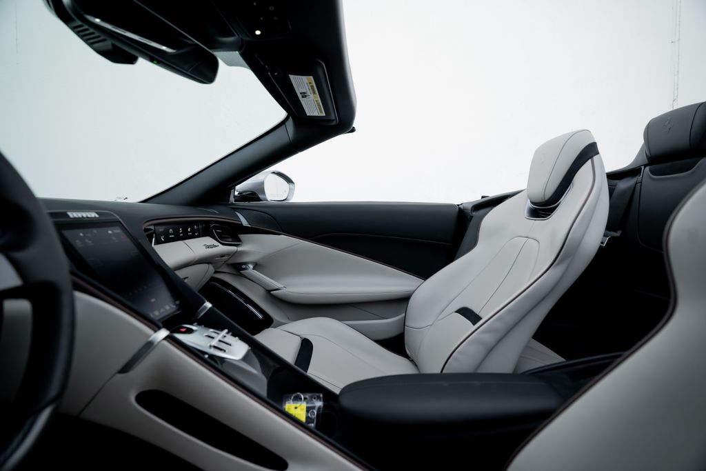 2024 Ferrari Roma Spider photo 26