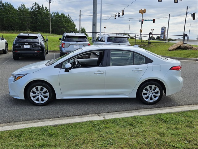 2025 Toyota Corolla Hybrid LE photo 3