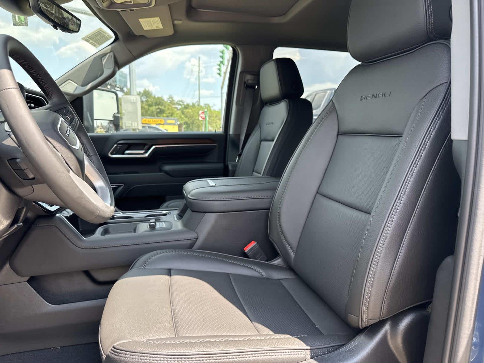 2025 Gmc Sierra 2500 HD Denali photo 9