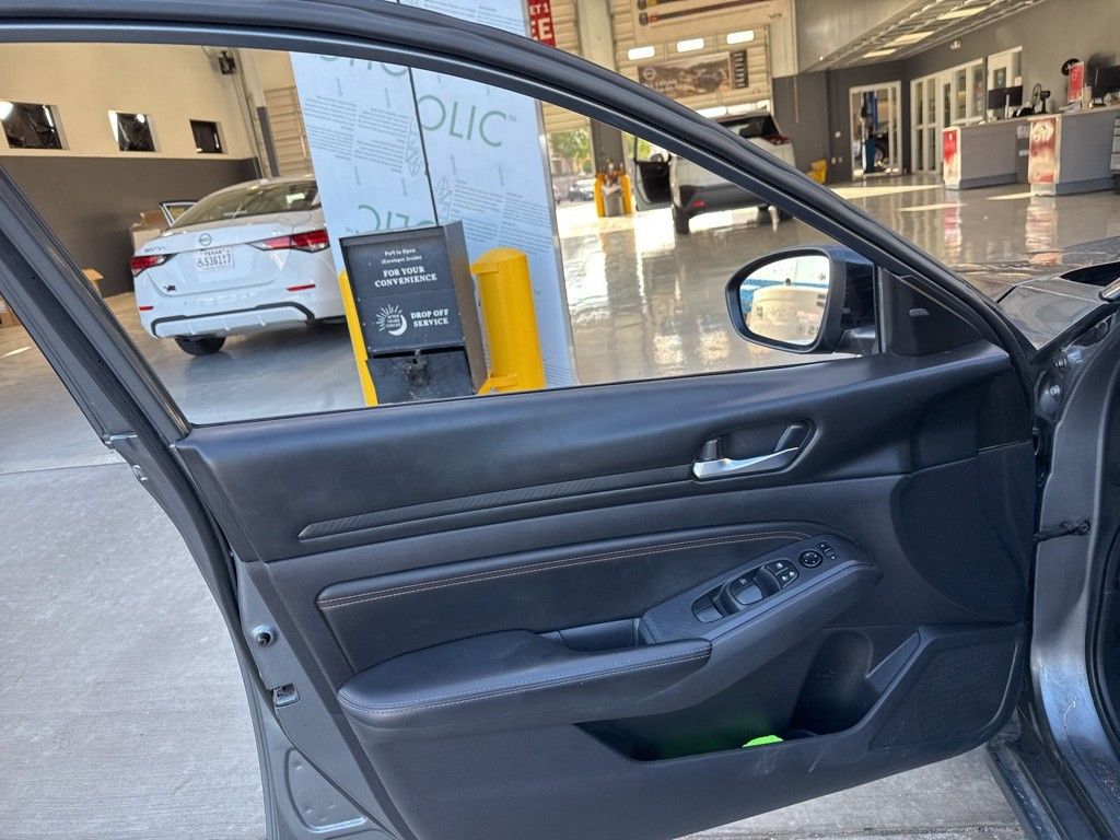2020 Nissan Altima 2.5 SR photo 22