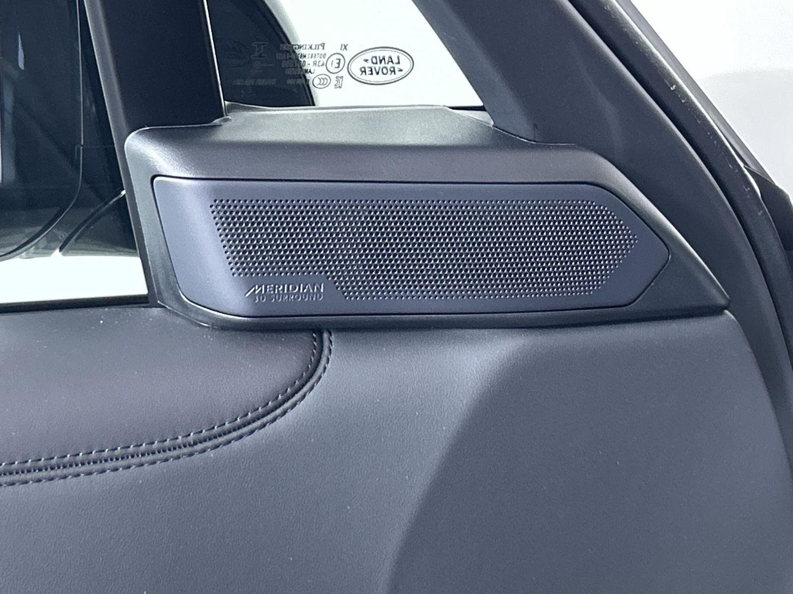 2025 Land Rover Range Rover SE photo 18