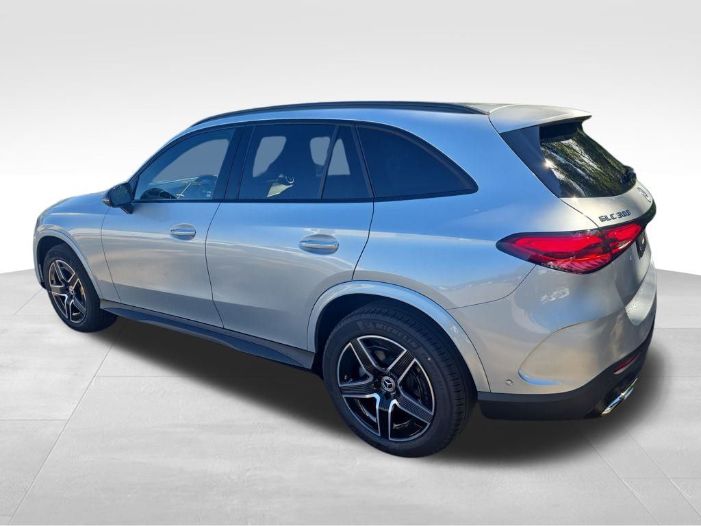 2026 Mercedes Benz GLC 300 4MATIC photo 3