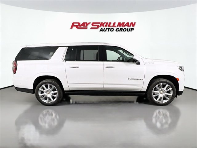 2023 Chevrolet Suburban High Country photo 8