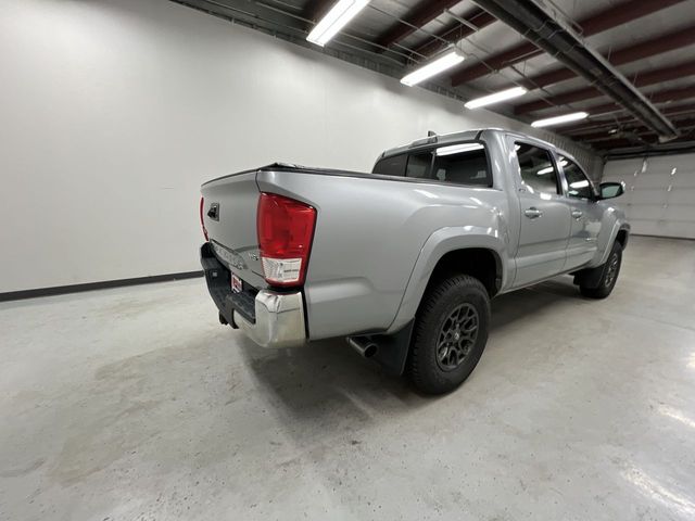 2017 Toyota Tacoma SR5 photo 3