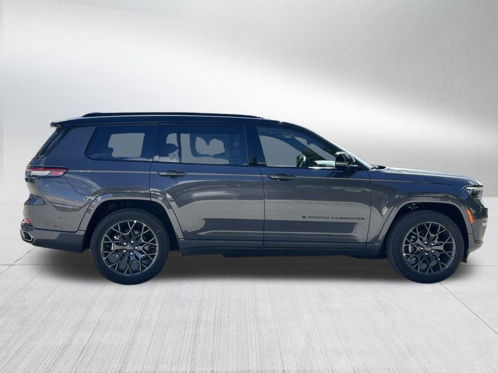 2025 Jeep Grand Cherokee L Summit photo 3