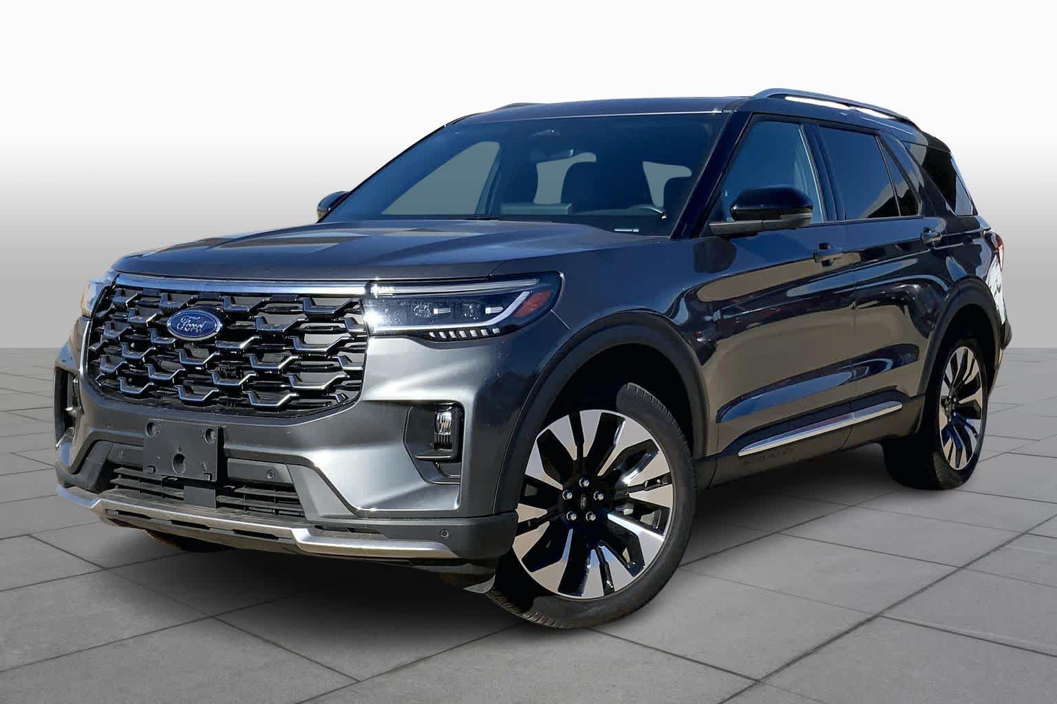 2025 Ford Explorer Platinum's photo