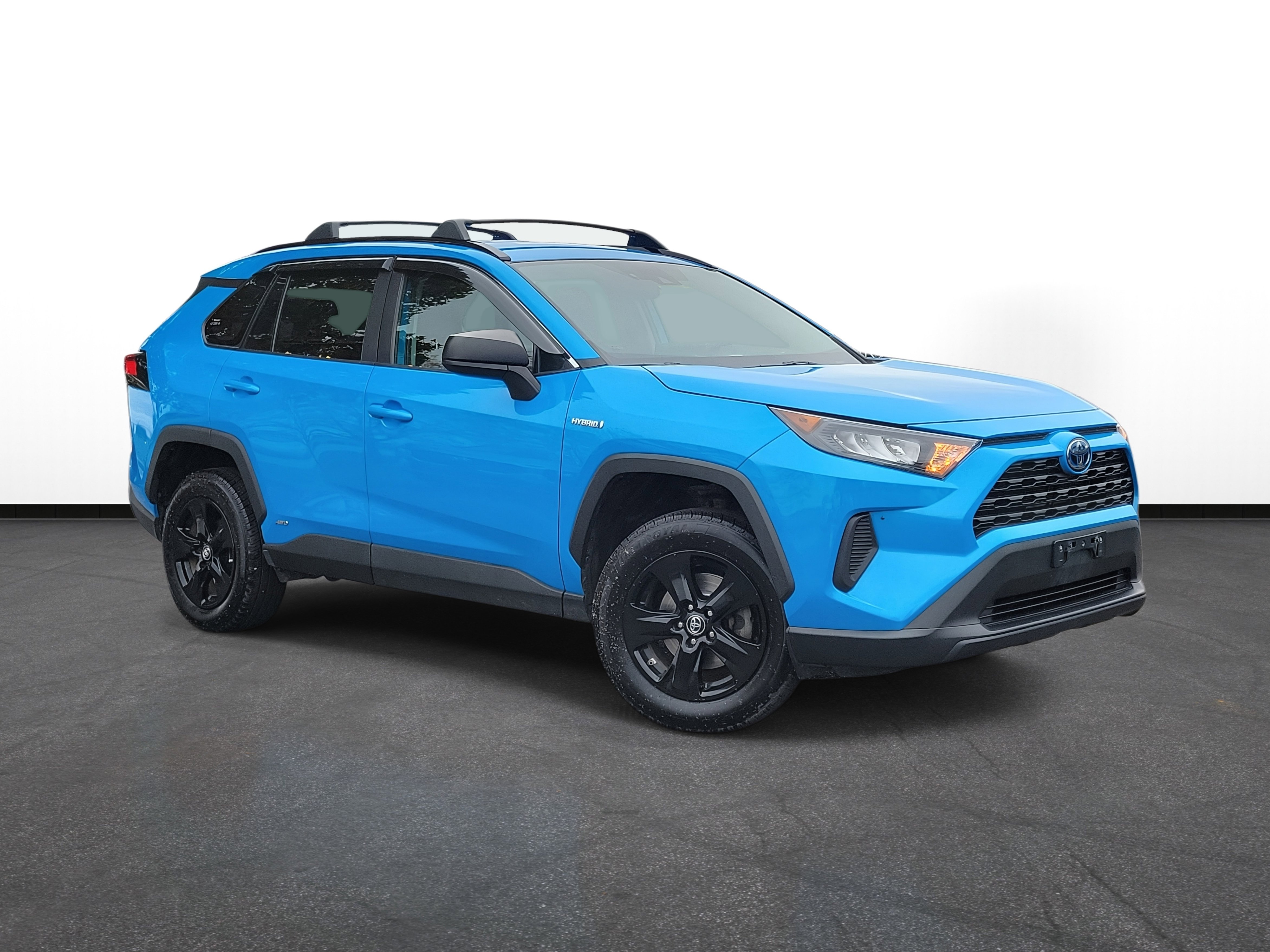 2020 Toyota RAV4 LE's photo