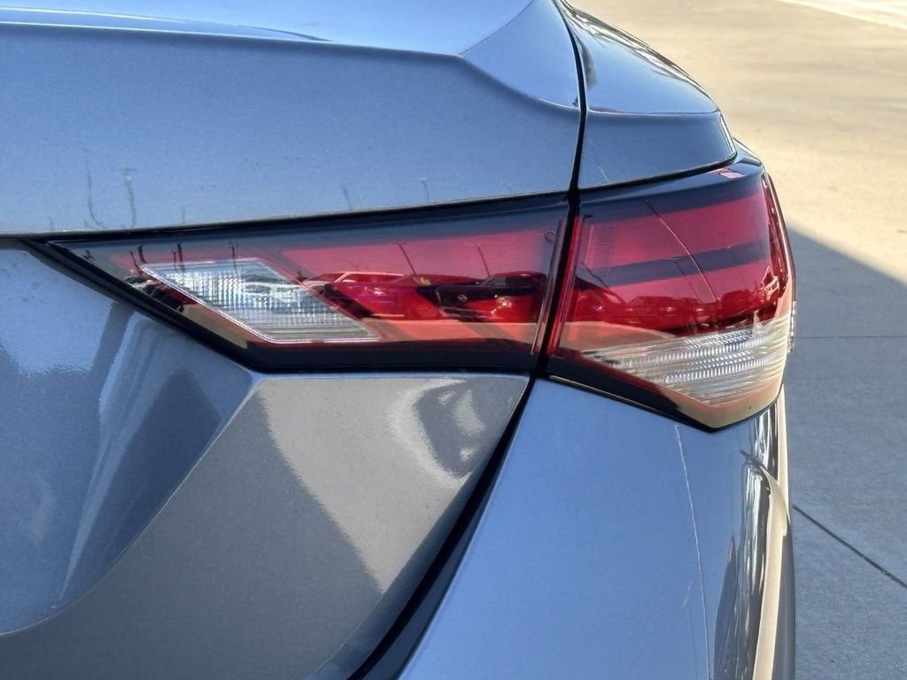 2025 Nissan Sentra SV photo 3