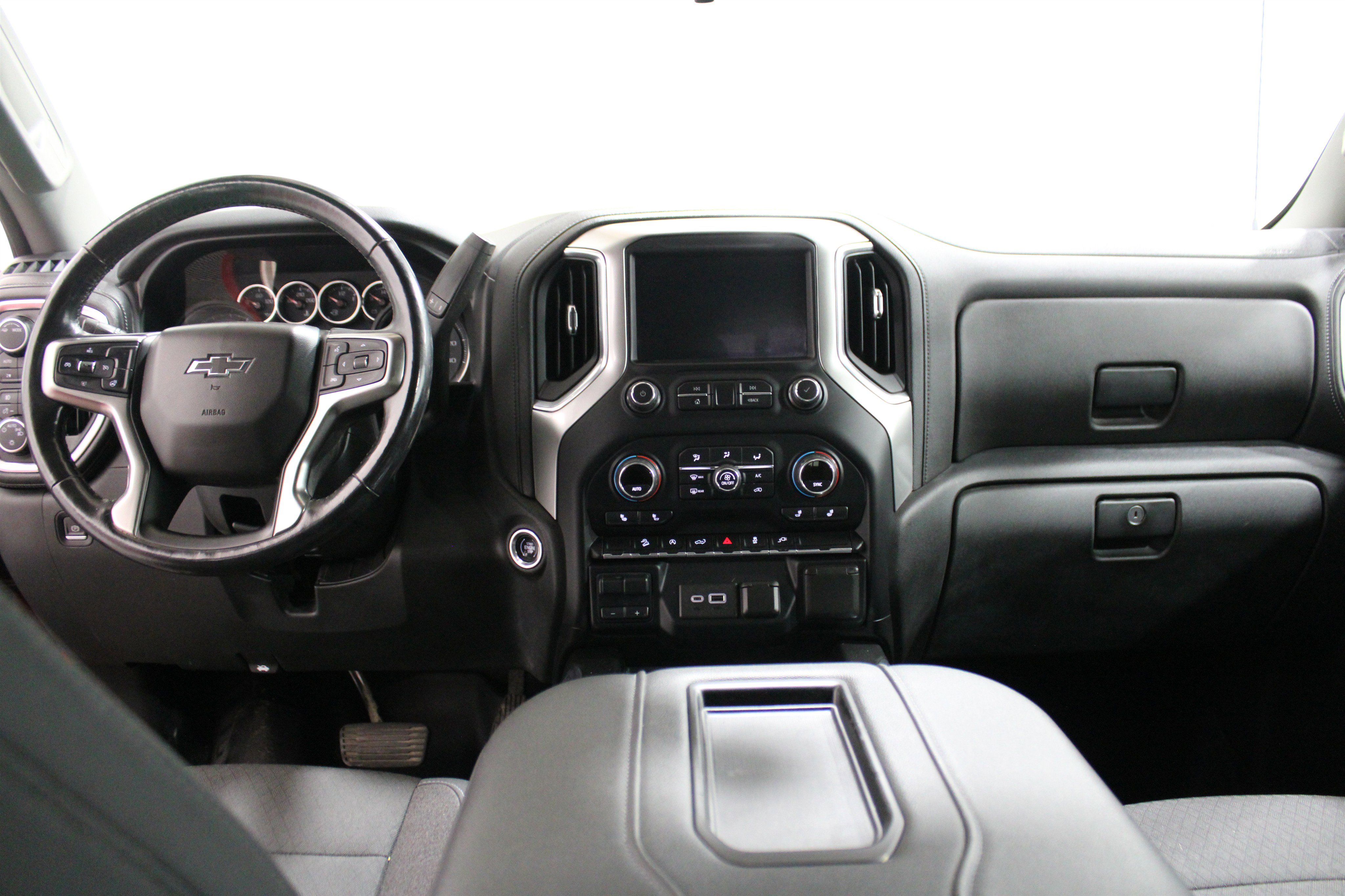 2020 Chevrolet Silverado 1500 RST photo 2