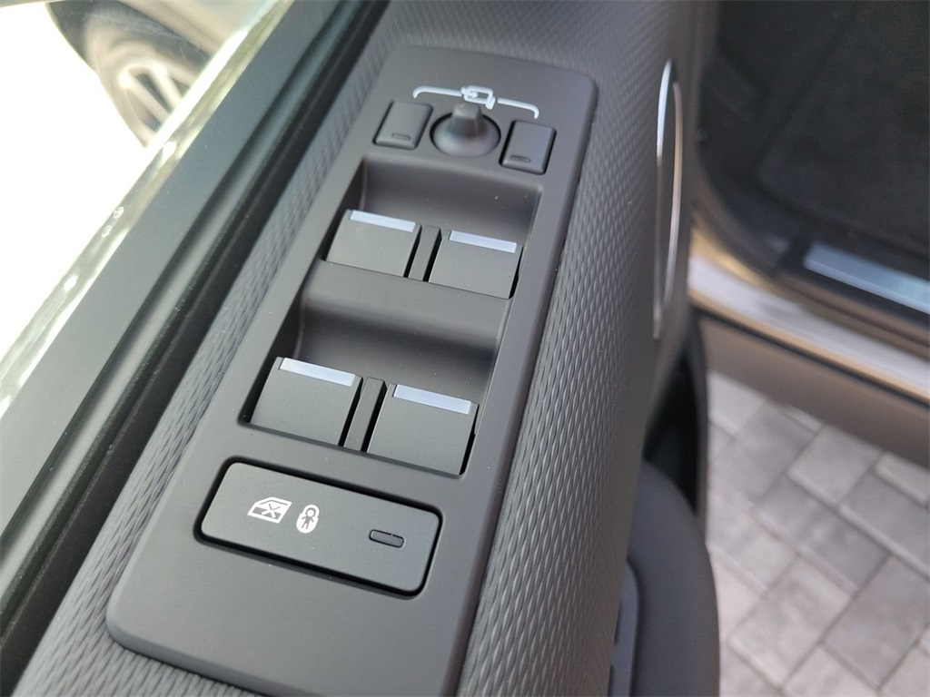 2025 Land Rover Discovery SE photo 24
