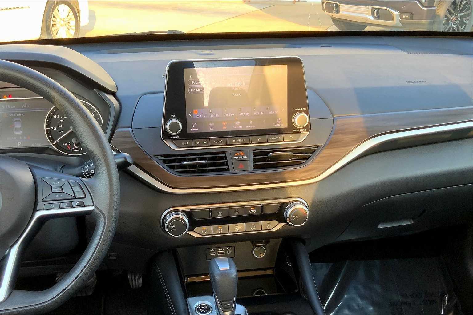 2023 Nissan Altima 2.5 SV photo 6