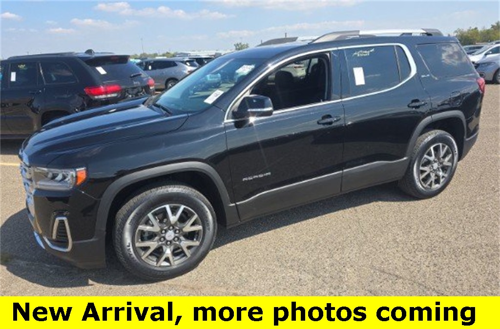 2023 GMC Acadia SLE's photo