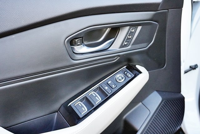 Used 2024 White Honda Touring image 23