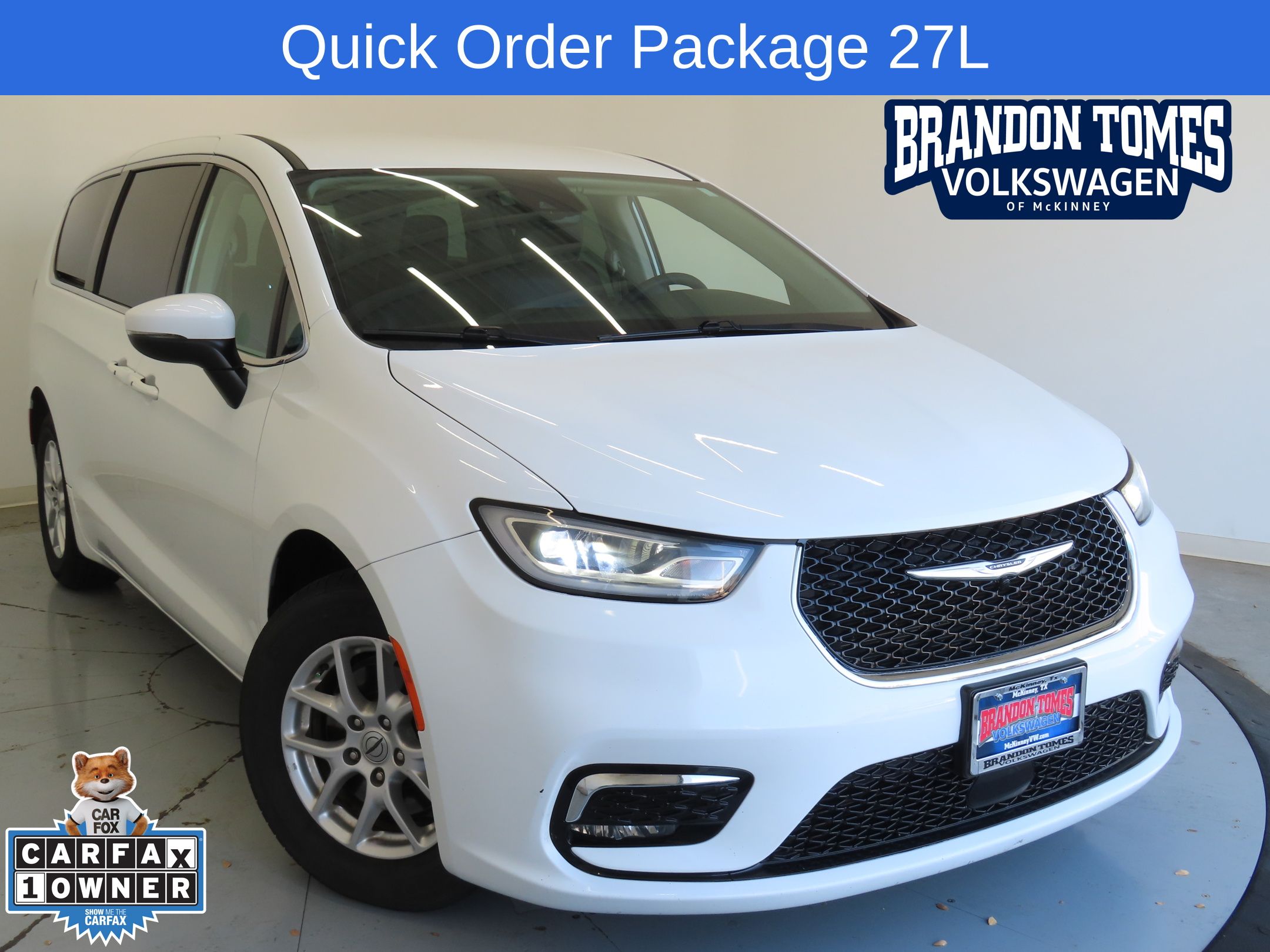 2023 Chrysler Pacifica Touring L's photo