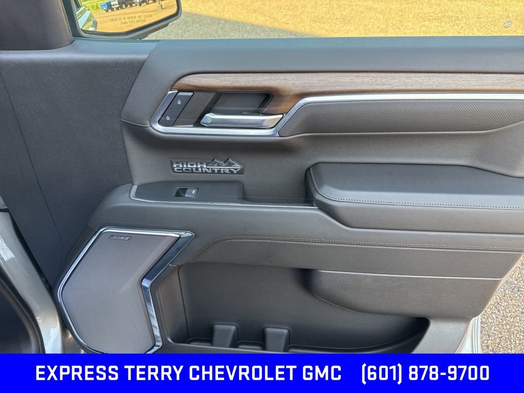 2024 Chevrolet Silverado 1500 High Country photo 13