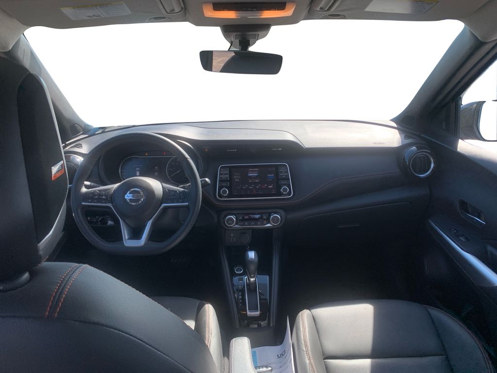 2020 Nissan Kicks SR photo 14