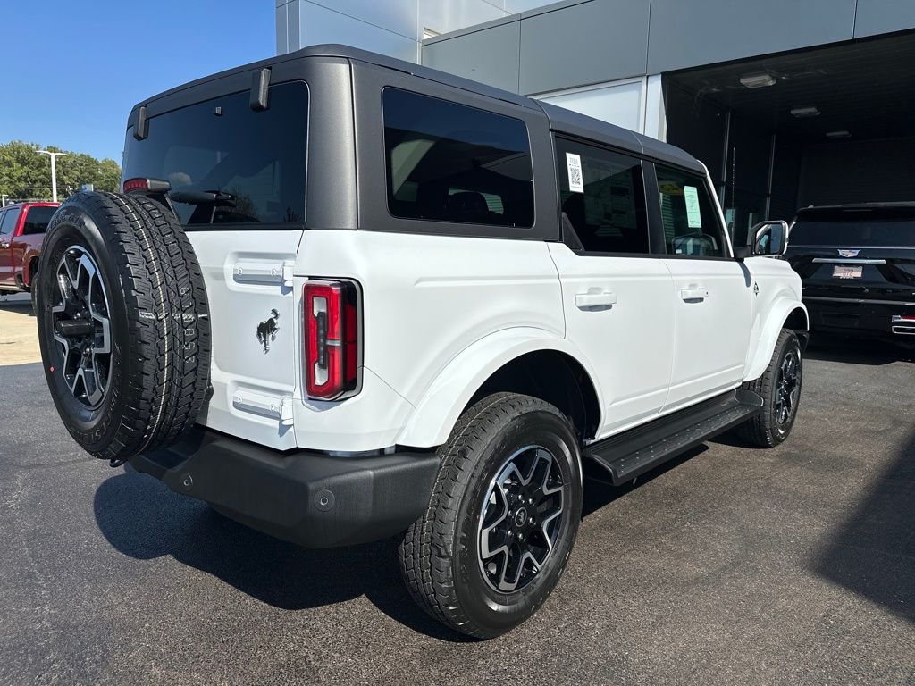 2025 Ford Bronco Outer Banks photo 3