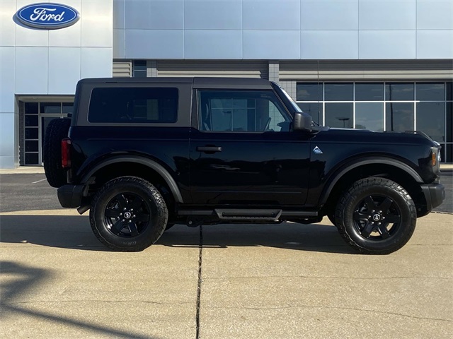 2024 Ford Bronco Black Diamond photo 2