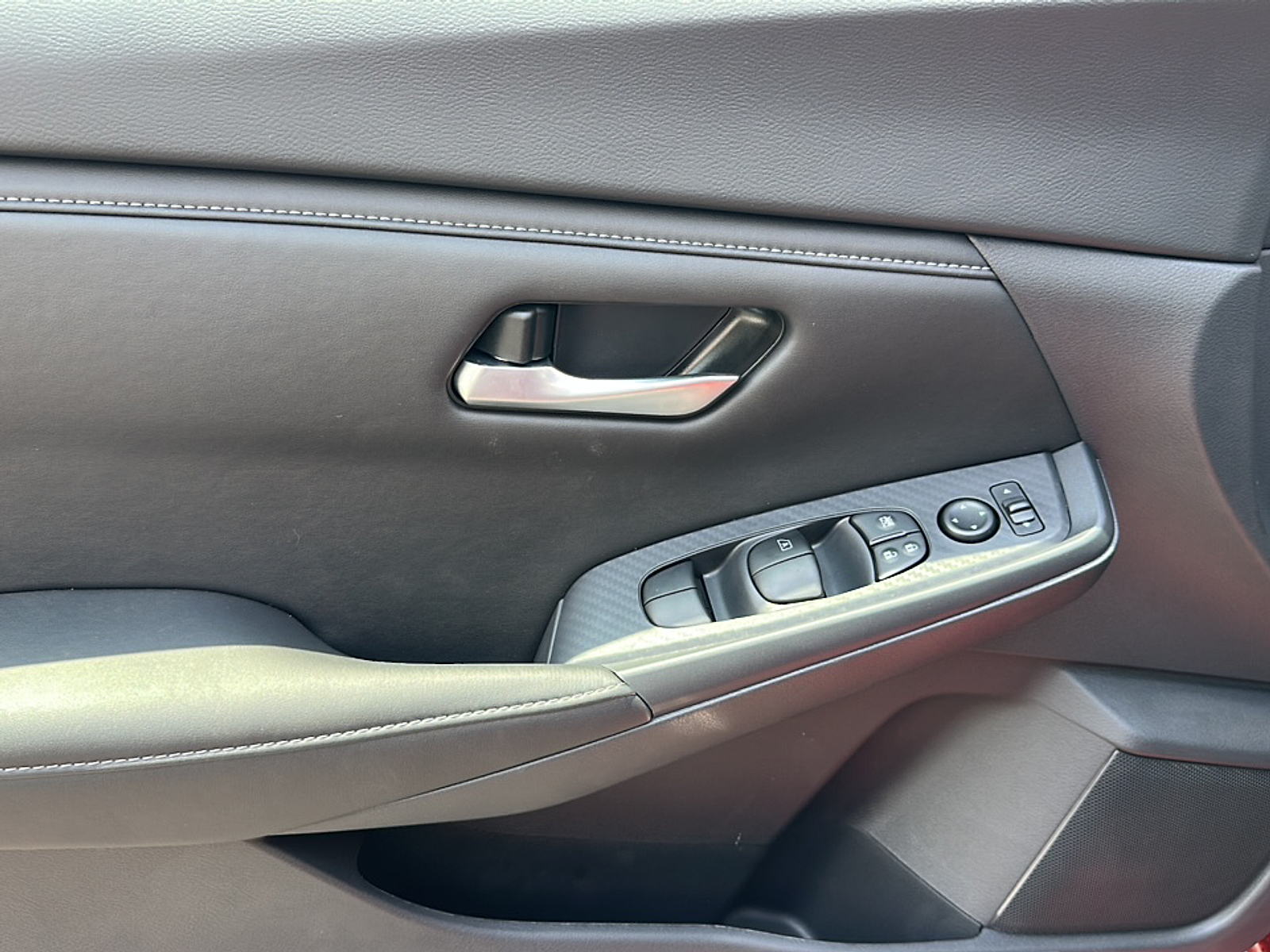 2025 Nissan Sentra SV photo 3
