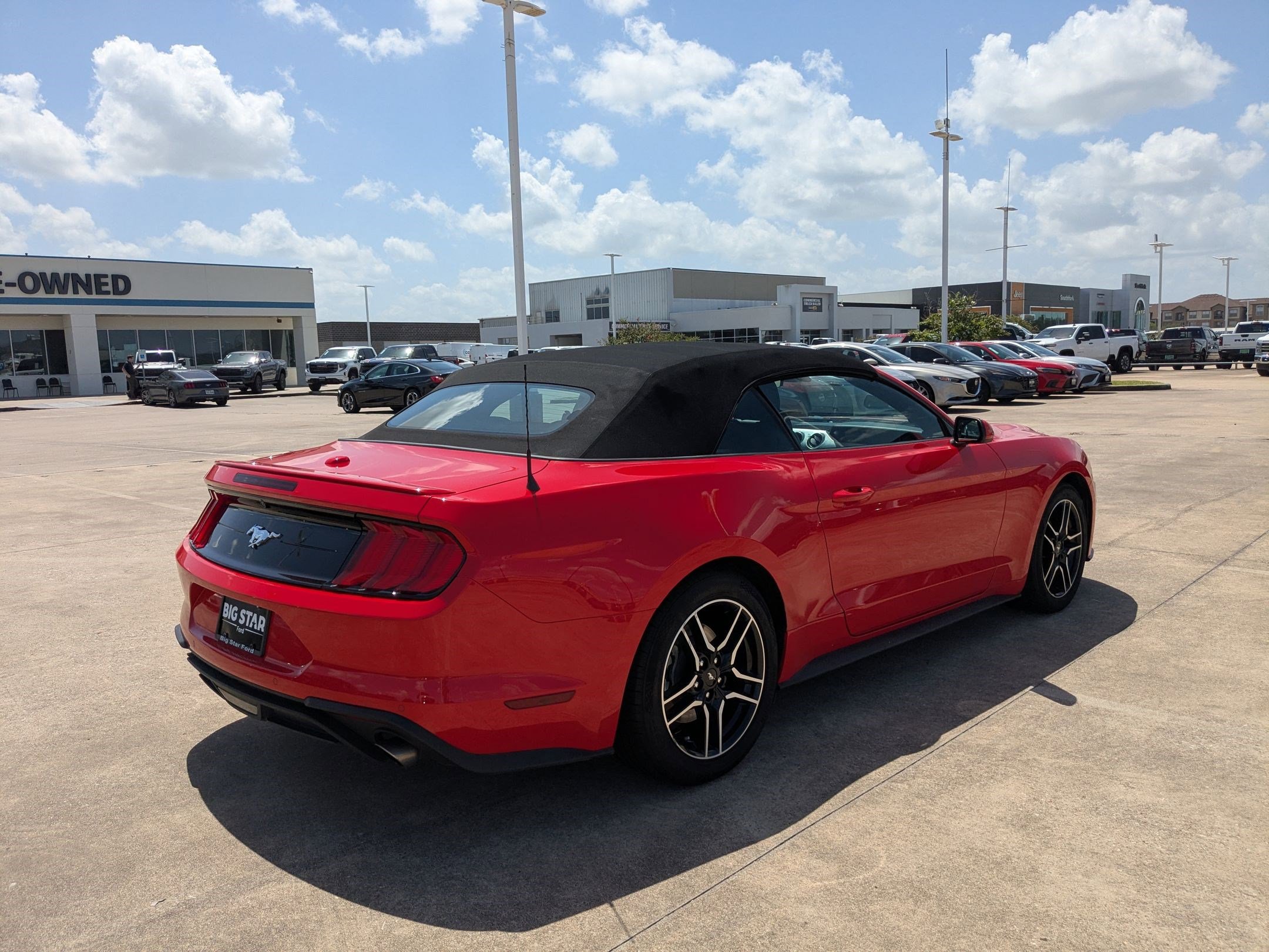 2023 Ford Mustang EcoBoost Premium photo 3