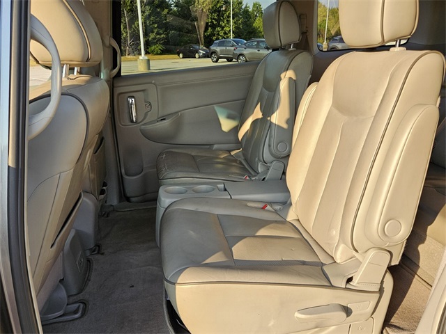 2014 Nissan Quest SV photo 5