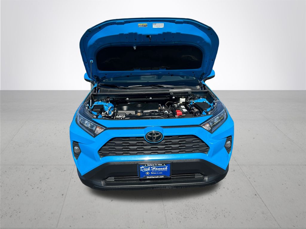 2021 Toyota RAV4 XLE photo 4