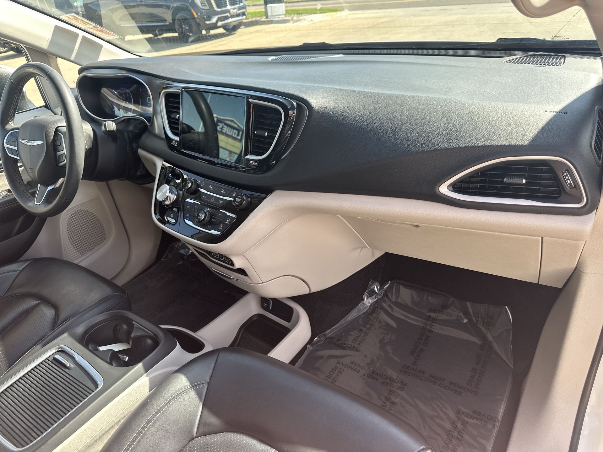 2023 Chrysler Pacifica Touring L photo 25