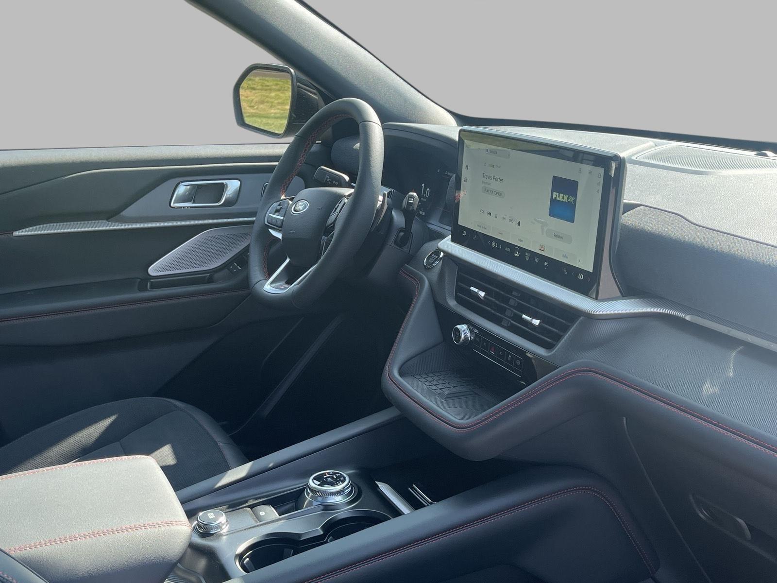 2025 Ford Explorer ST photo 14