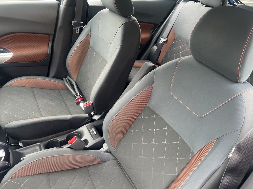 2019 Nissan Kicks SR photo 5