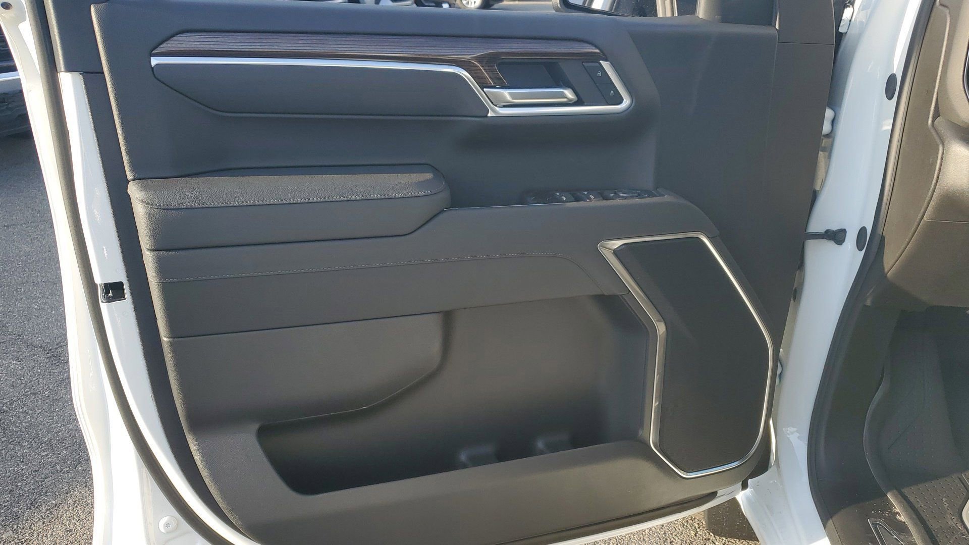 2025 Chevrolet Silverado 1500 RST photo 18