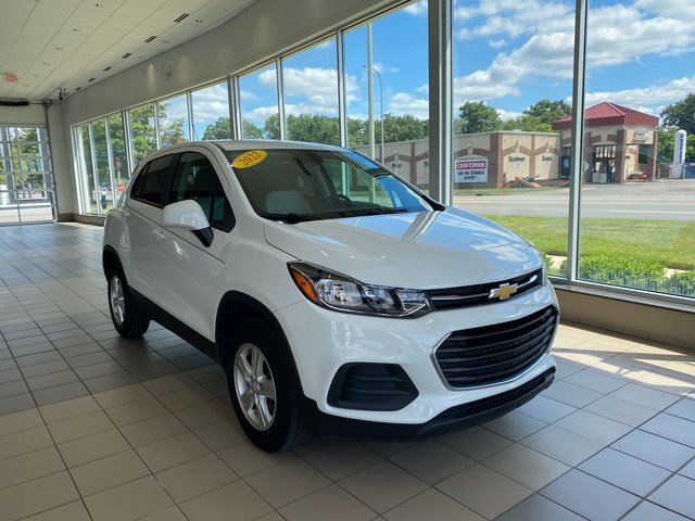 Used 2022 Chevrolet Trax LS with VIN KL7CJNSM1NB543826 for sale in Westland, MI