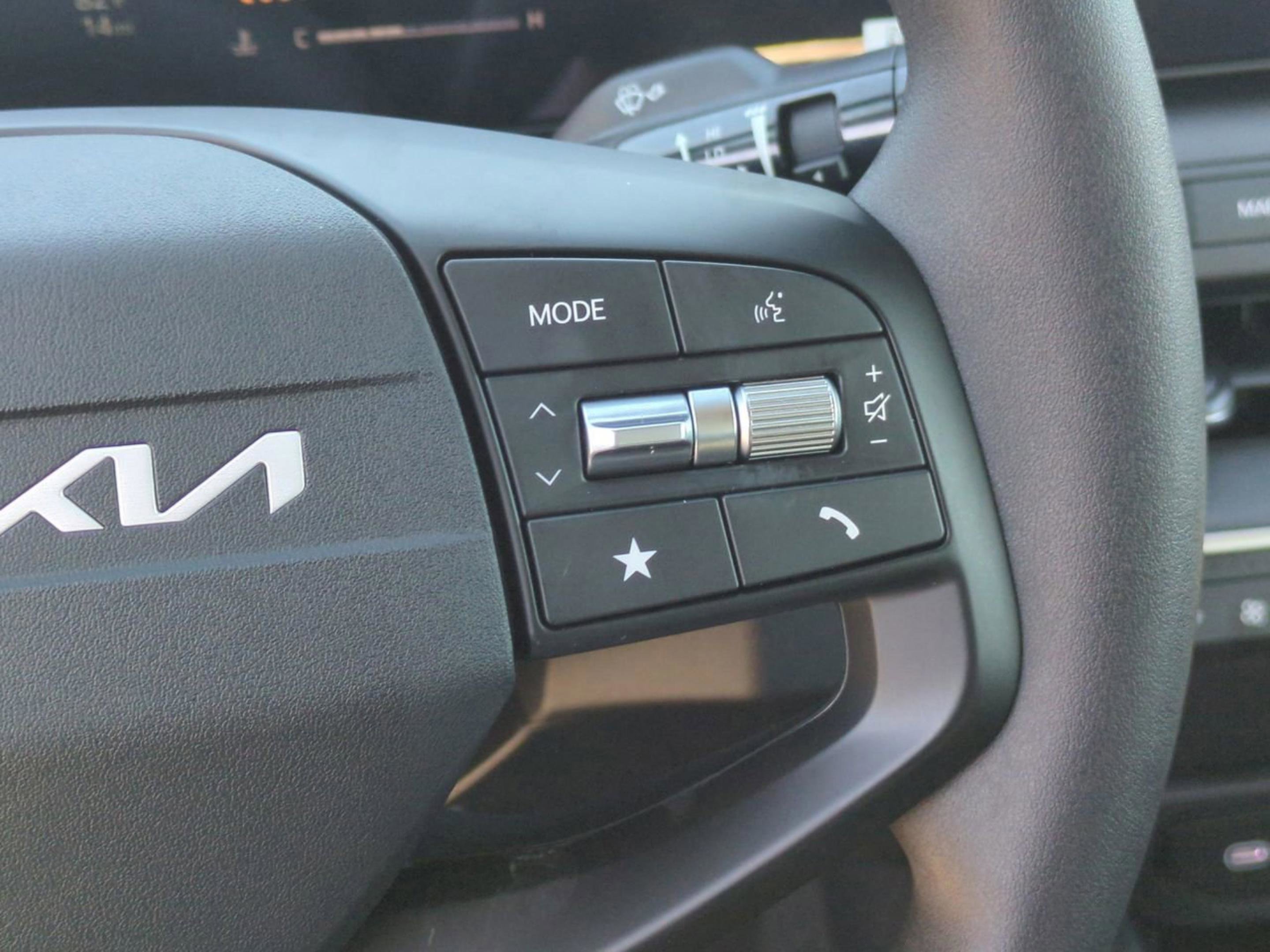 2025 Kia K4 LXS photo 24