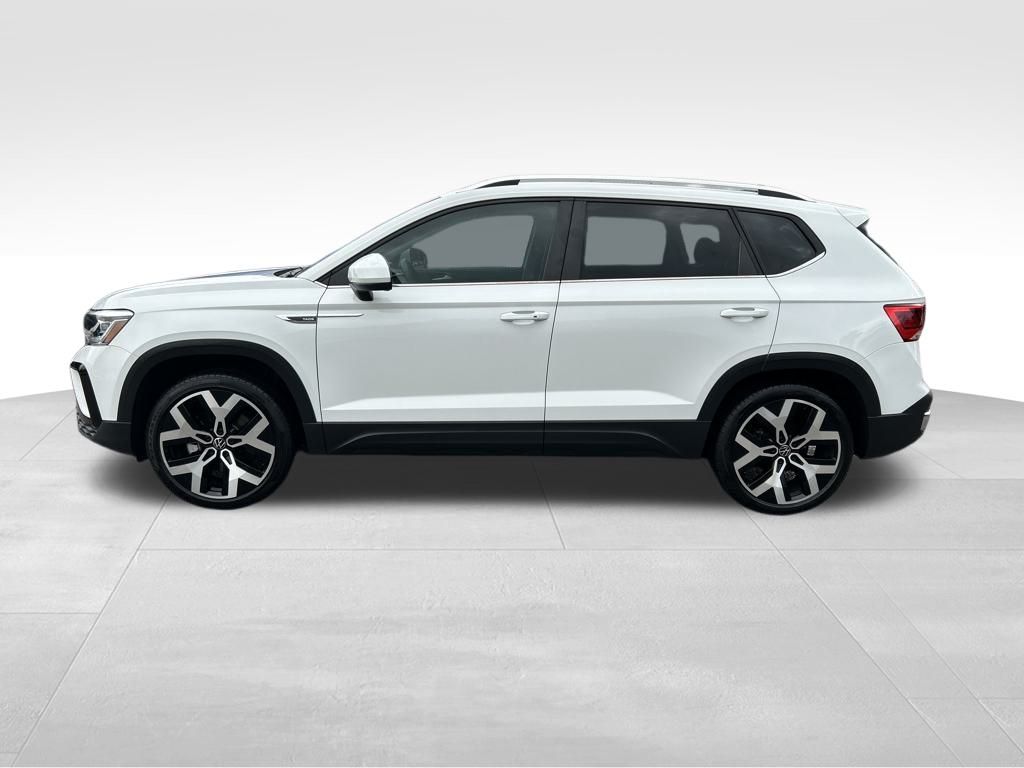 2023 Volkswagen Taos SEL photo 3