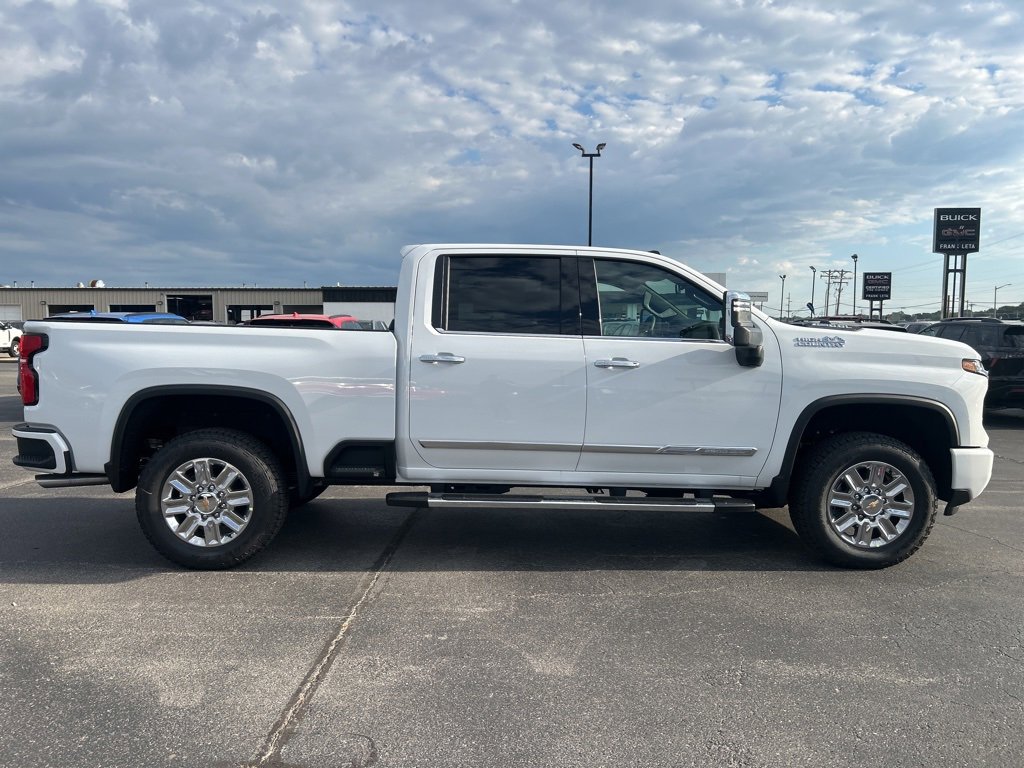 2025 Chevrolet Silverado 2500HD High Country photo 2