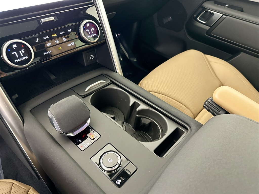 2025 Land Rover Discovery SE photo 20