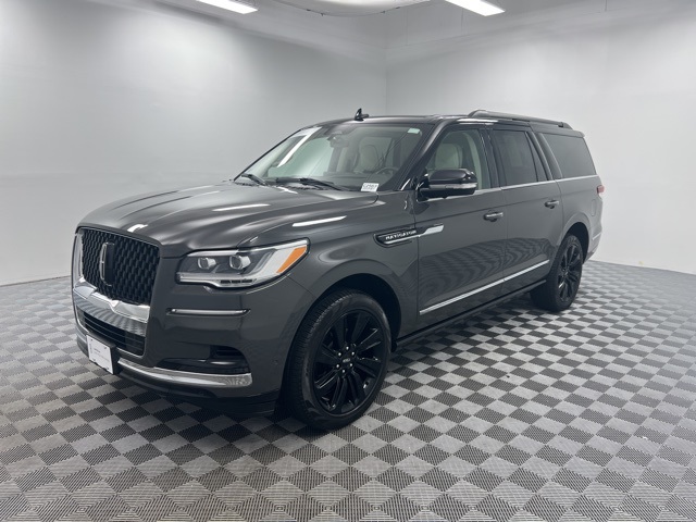 2023 Lincoln Navigator Black Label photo 2