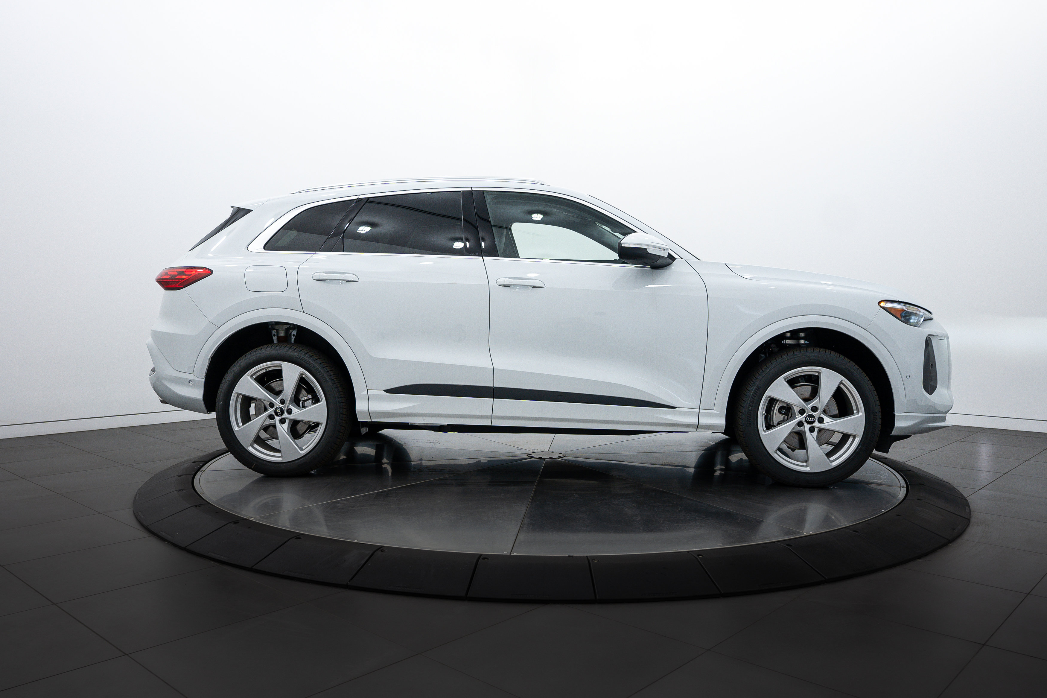 2025 Audi Q5 Premium Plus photo 3