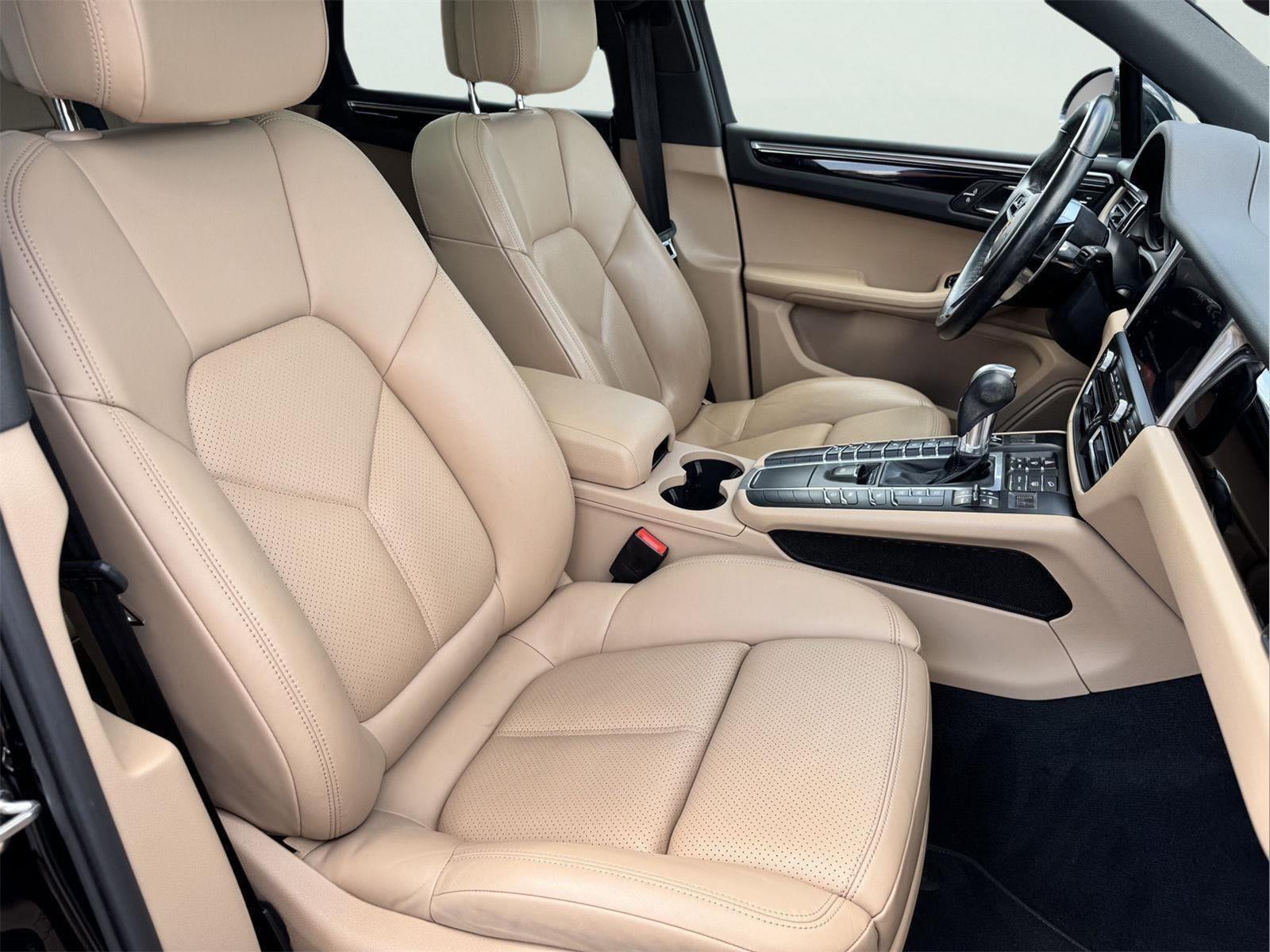 2021 Porsche Macan Base photo 22
