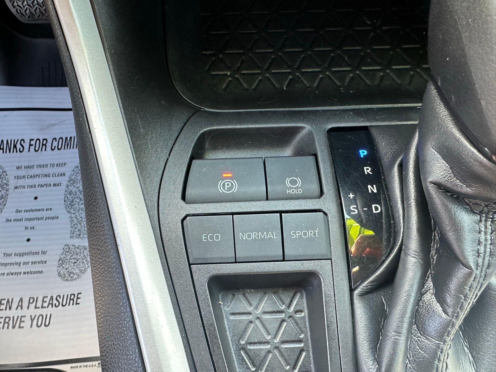 2021 Toyota RAV4 LE photo 18